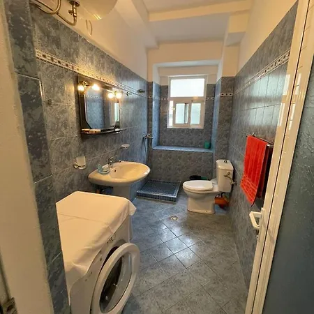 Lovely 2-bedroom Apartment!4min Walk To Thebeach! Apartment Sarandë