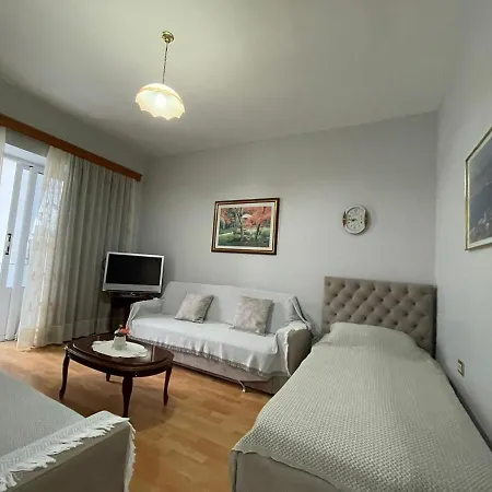 Lovely 2-bedroom Apartment!4min Walk To Thebeach! *
